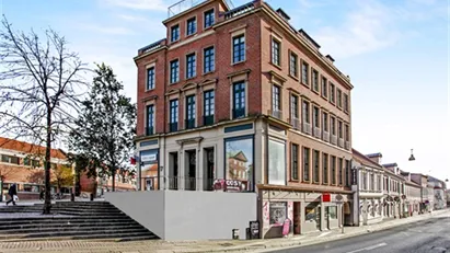 Synligt hjørnelejemål med mange anvendelsesmuligheder